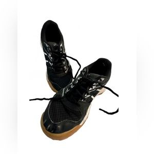ASICS Upcourt 4 volleyball shoes